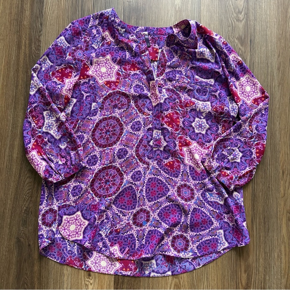NYDJ Pintuck 3/4 Sleeve V-neck Button Blouse Medium Top Purple‎ Star Peasant